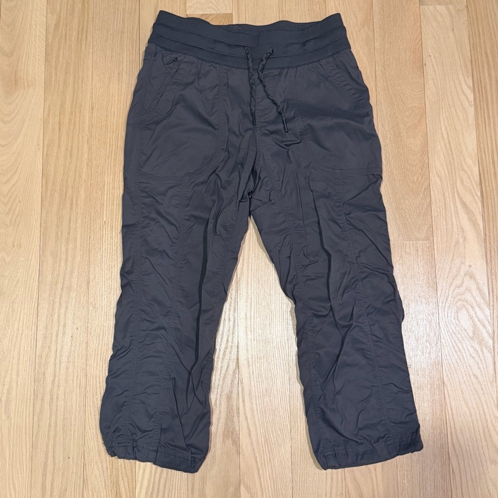 The North Face Charcoal Gray Capris Small